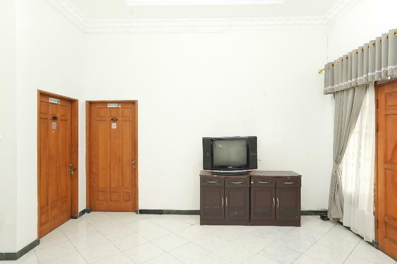 Tjahaja Baroe Syariah Mitra Reddoorz At Dukuh Kupang Hotel Surabaya Luaran gambar